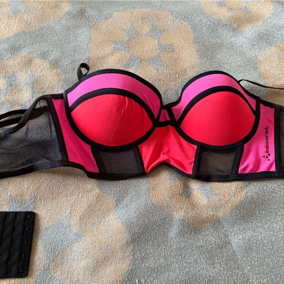 Balance tech bra with camisole band. 3 different colours. - Picture 3 of 5